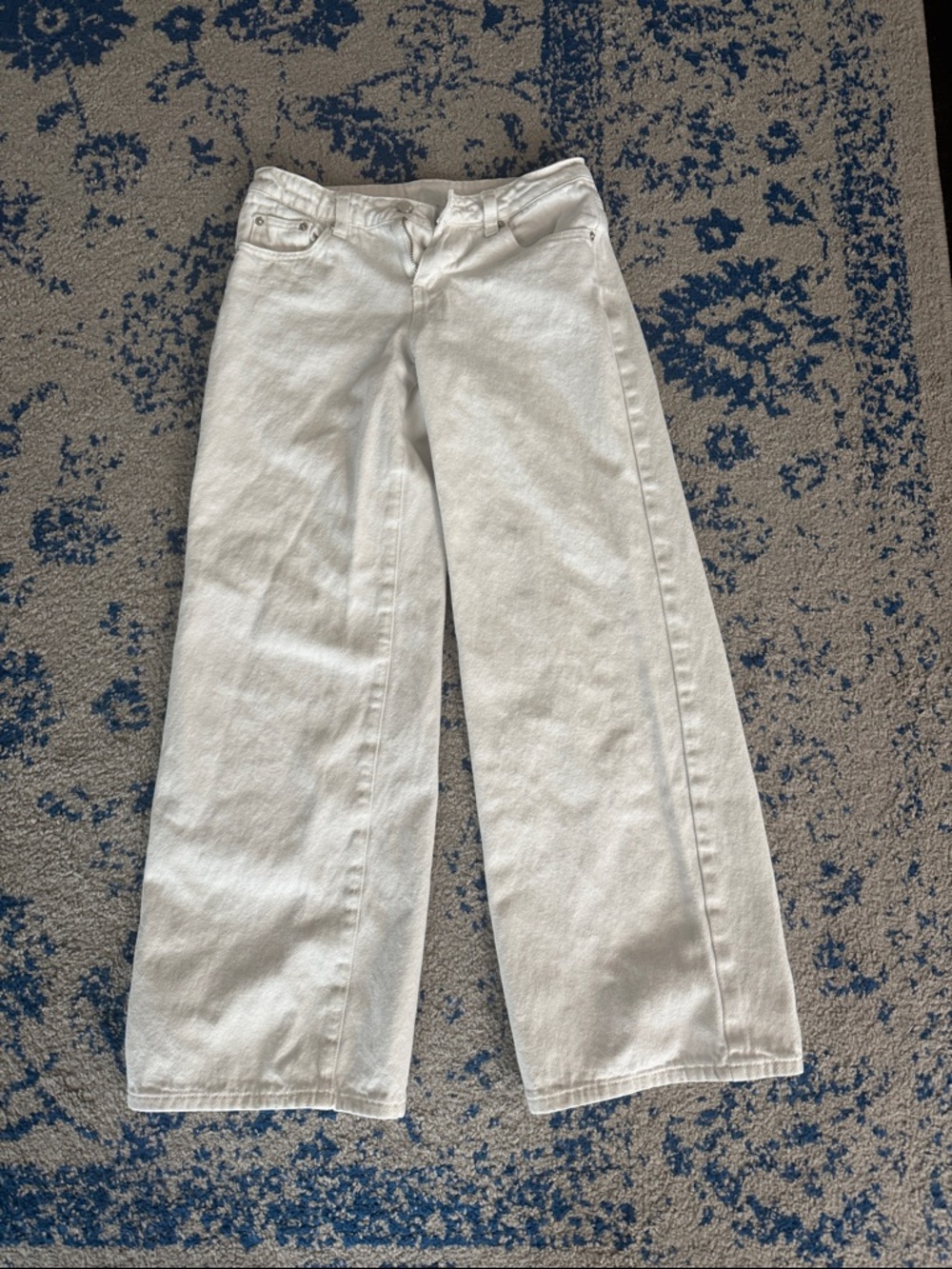 Edikted low rise white jeans